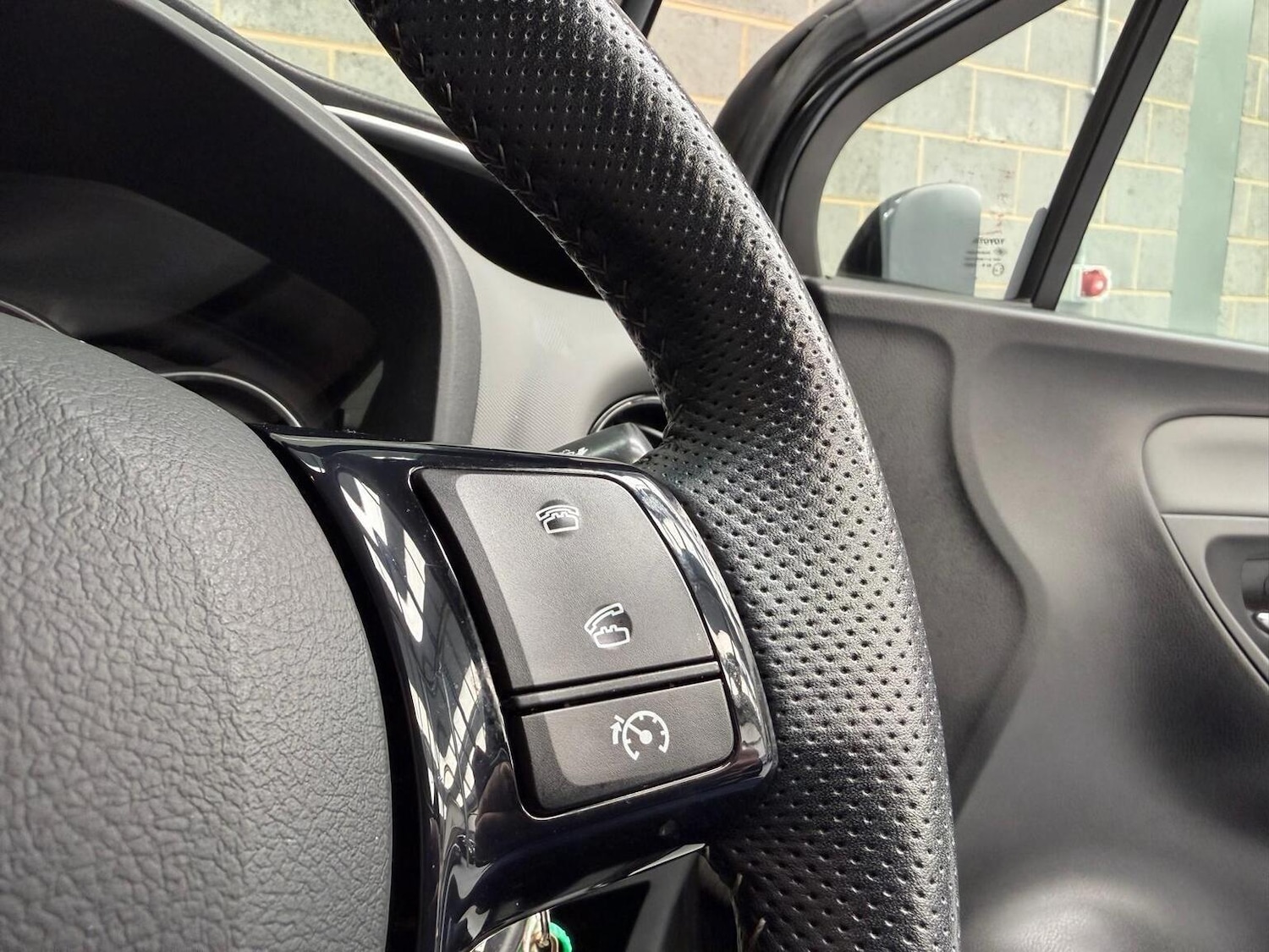 Used Toyota Yaris 2016 for sale - 78197956: Photo 23