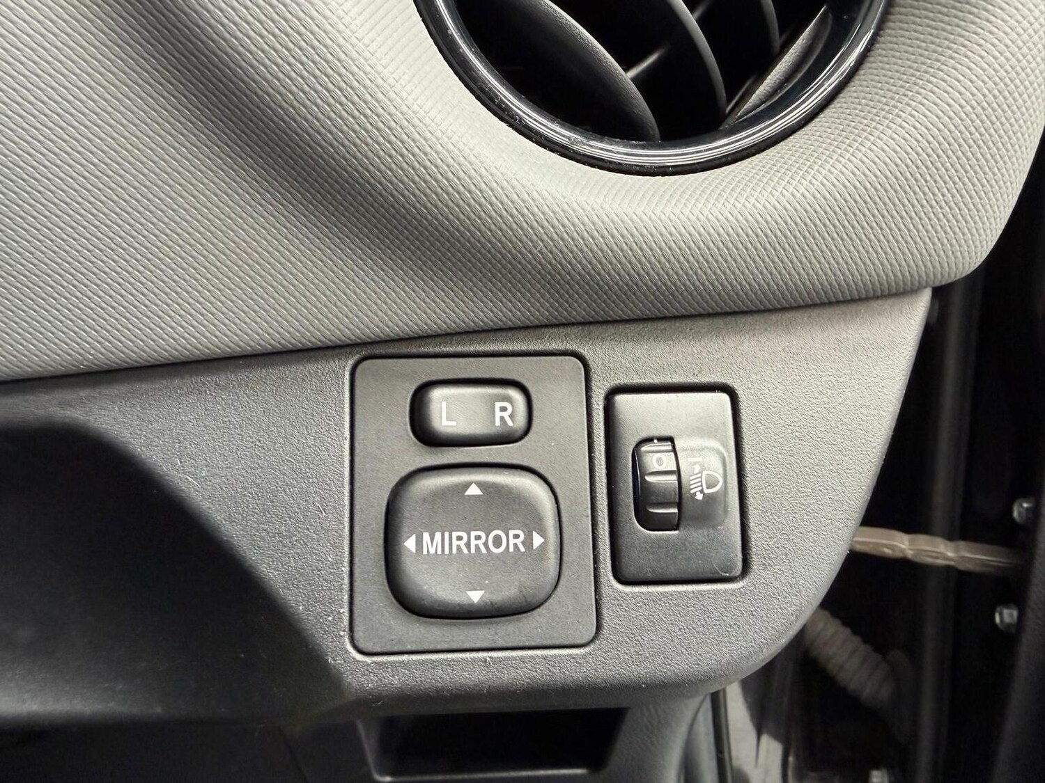 Used Toyota Yaris 2016 for sale - 78197956: Photo 25