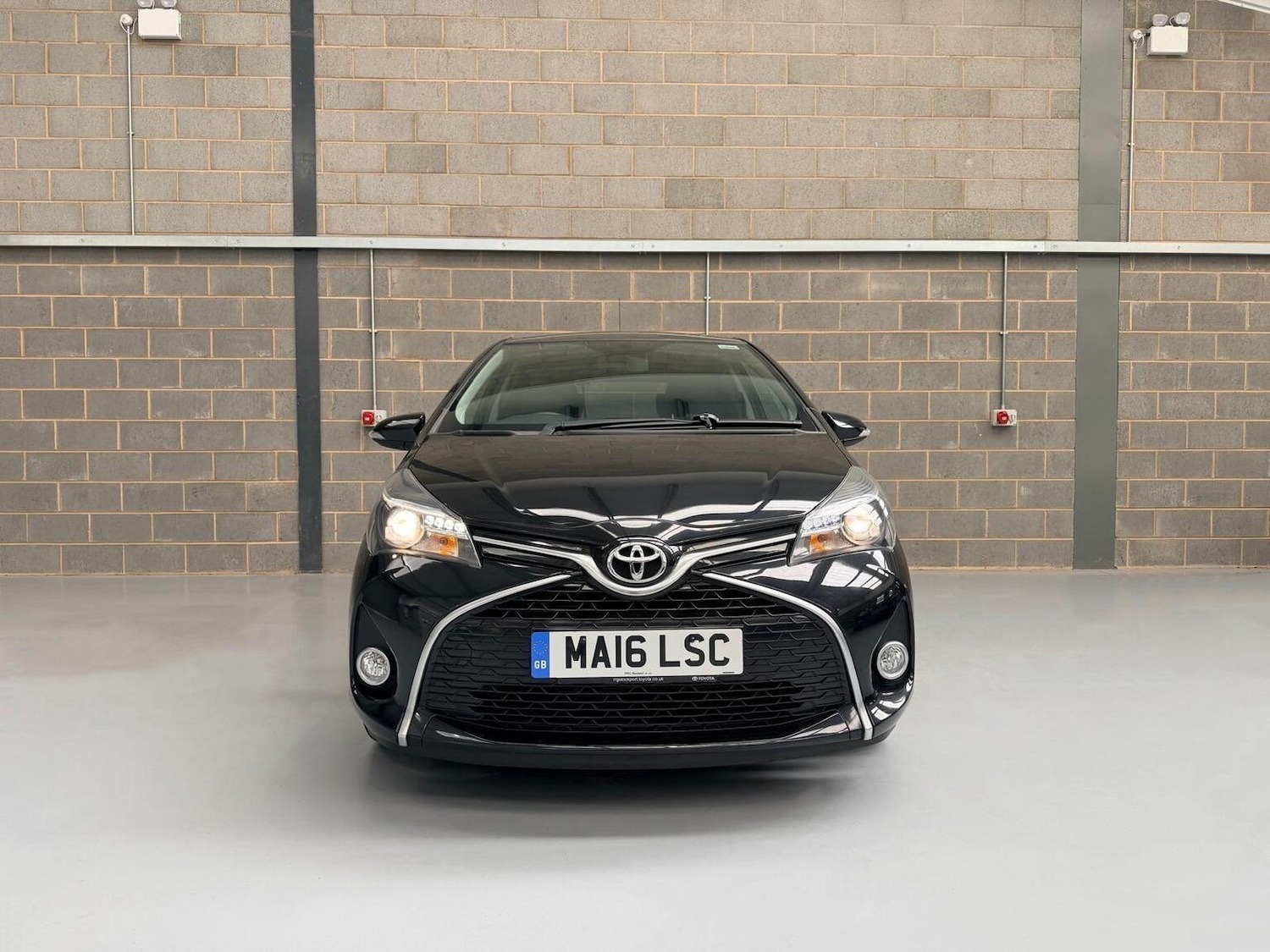 Used Toyota Yaris 2016 for sale - 78121574: Photo 2