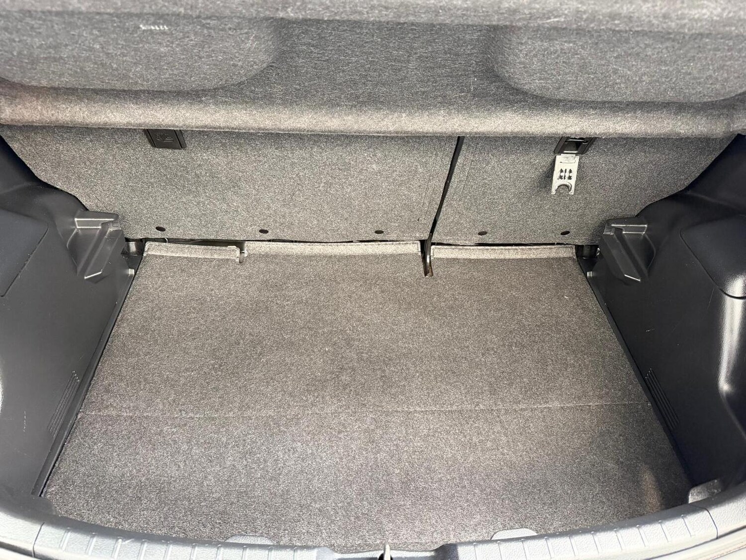 Used Toyota Yaris 2016 for sale - 78121574: Photo 38