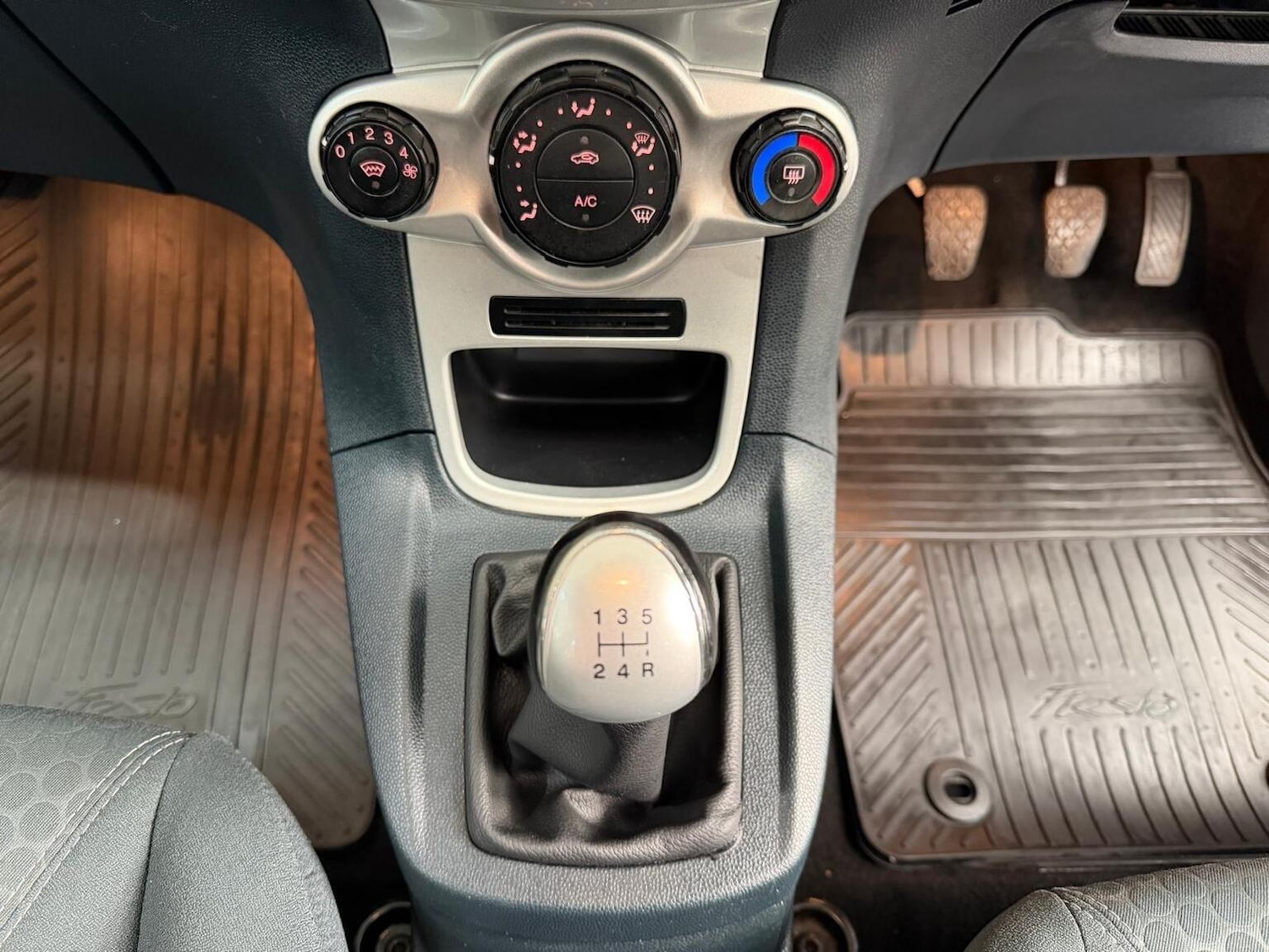 Used Ford Fiesta 2010 for sale - 77687684: Photo 12