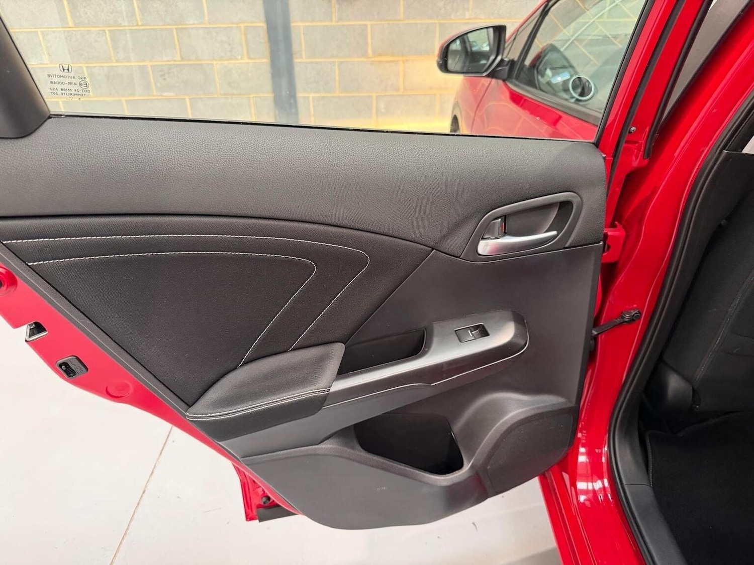 Used Honda Civic 2015 for sale - 77162240: Photo 30