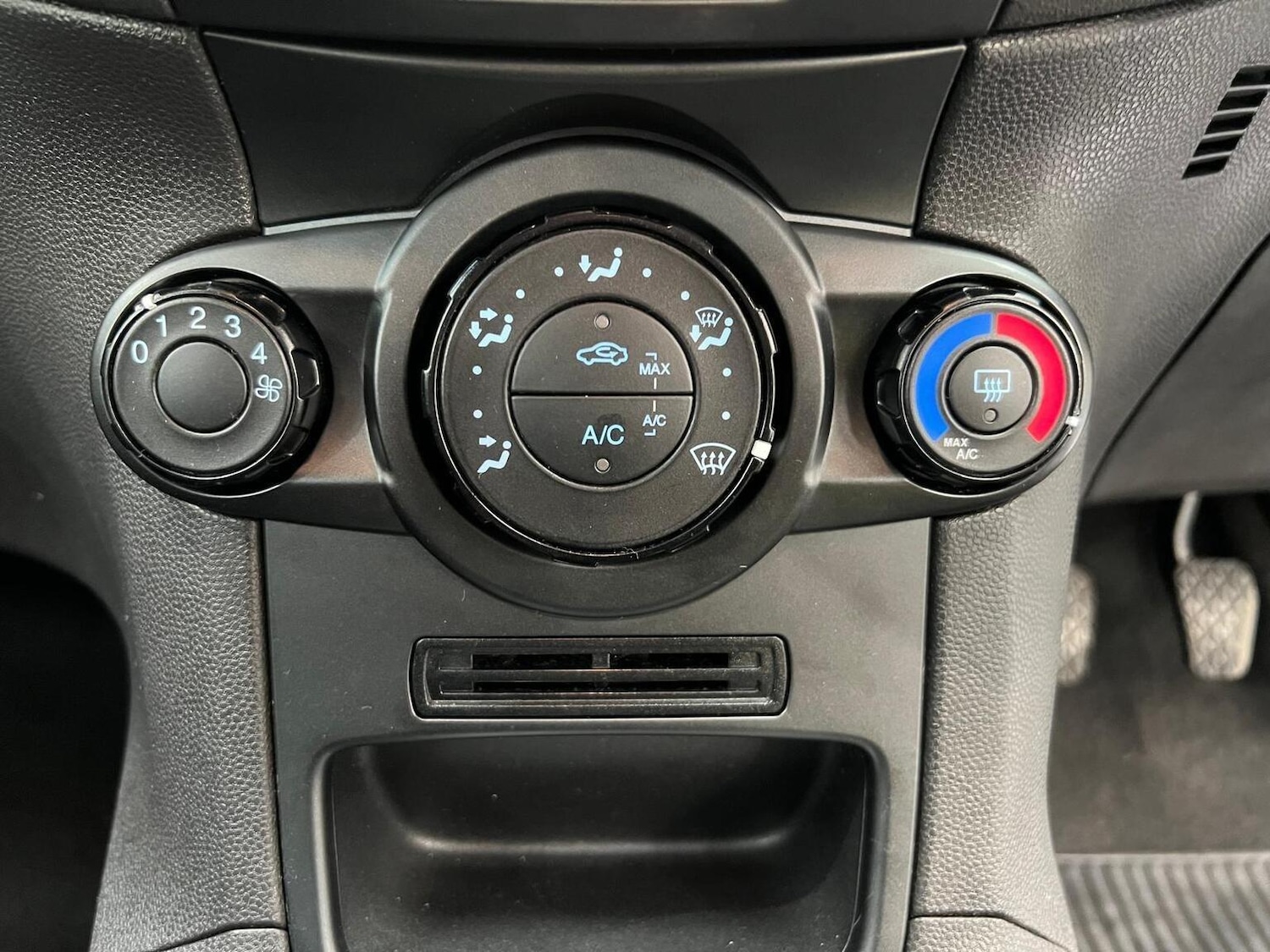 Used Ford Fiesta 2015 for sale - 76945393: Photo 16