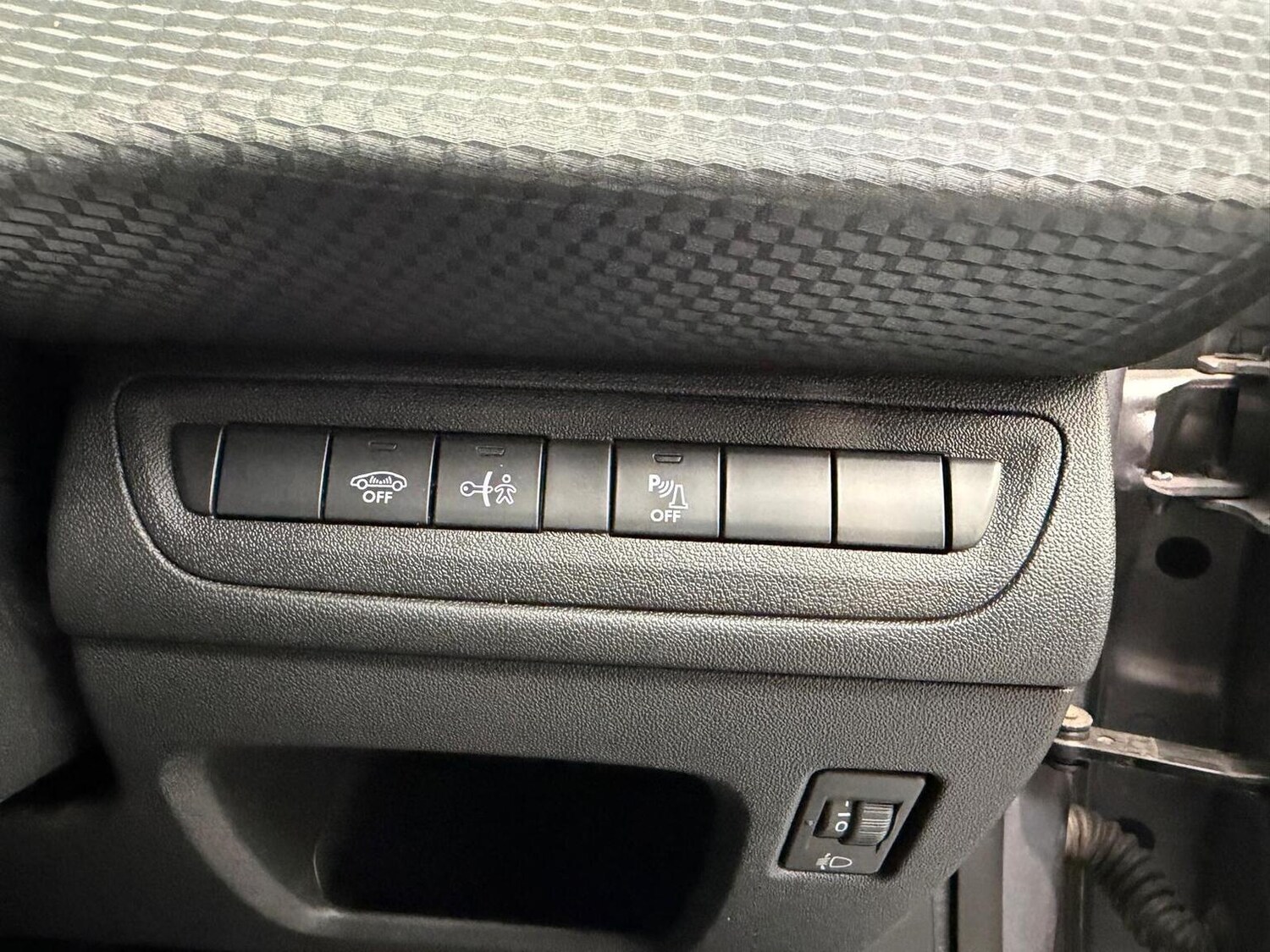 Used Peugeot 2008 2018 for sale - 77789328: Photo 23