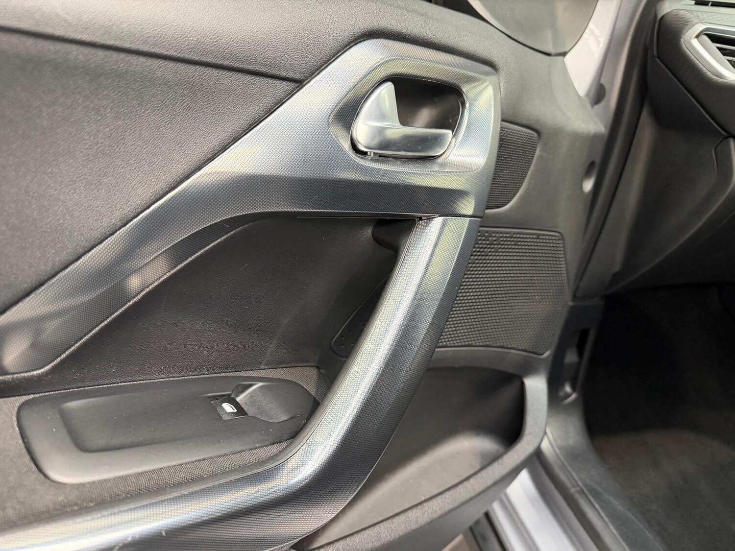 Used Peugeot 2008 2018 for sale - 77789328: Photo 25