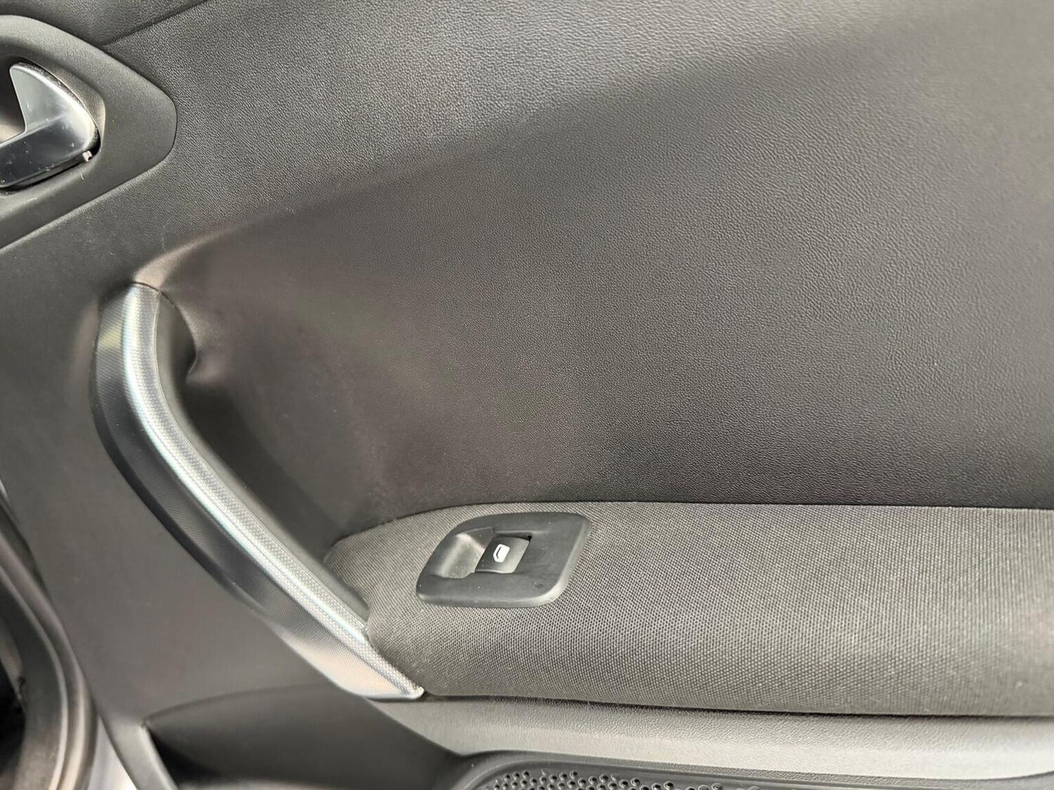 Used Peugeot 2008 2018 for sale - 77789328: Photo 28