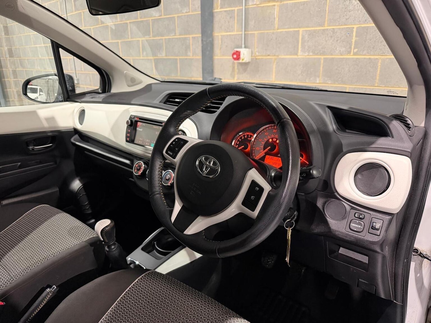 Used Toyota Yaris 2013 for sale - 77453248: Photo 10