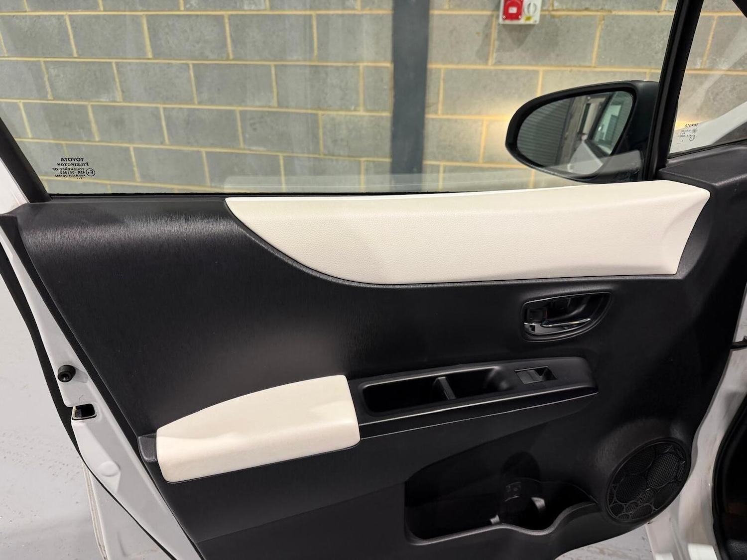 Used Toyota Yaris 2013 for sale - 77453248: Photo 31