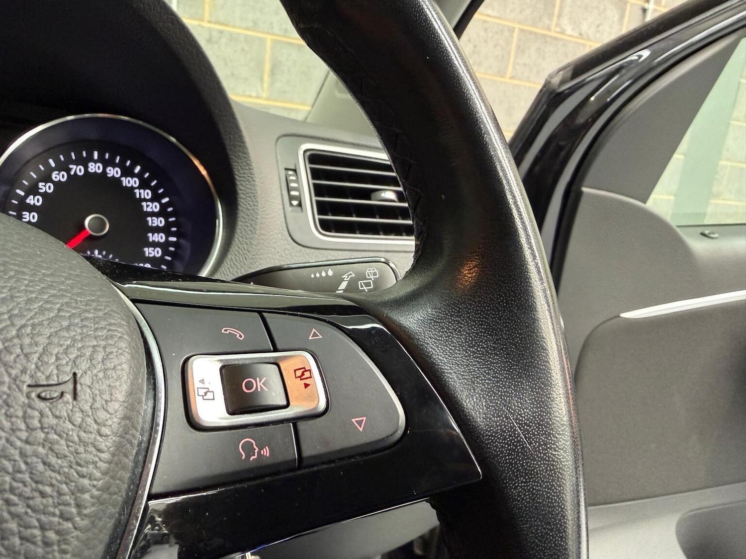 Used Volkswagen Polo 2015 for sale - 77888426: Photo 23