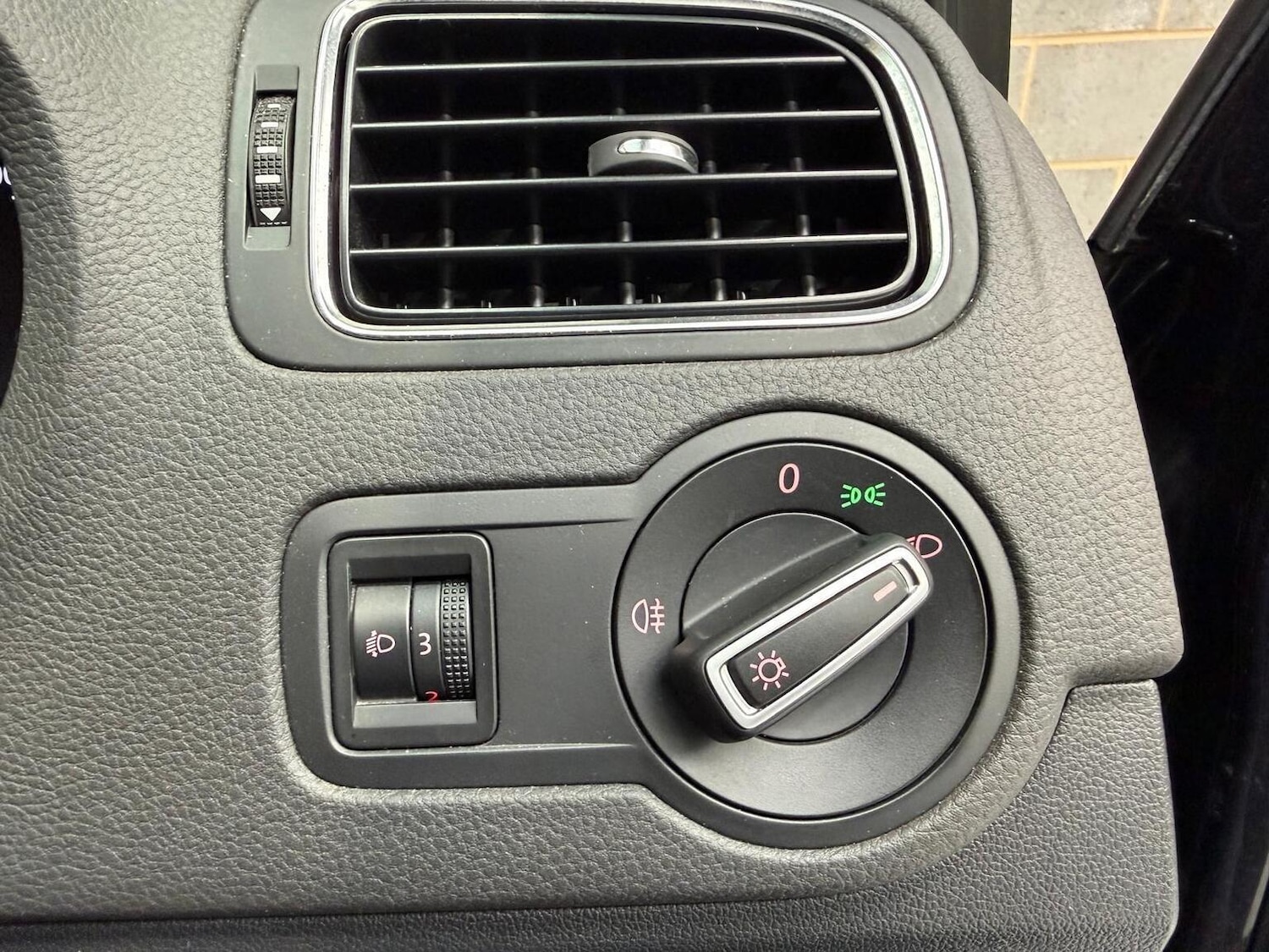 Used Volkswagen Polo 2015 for sale - 77888426: Photo 24