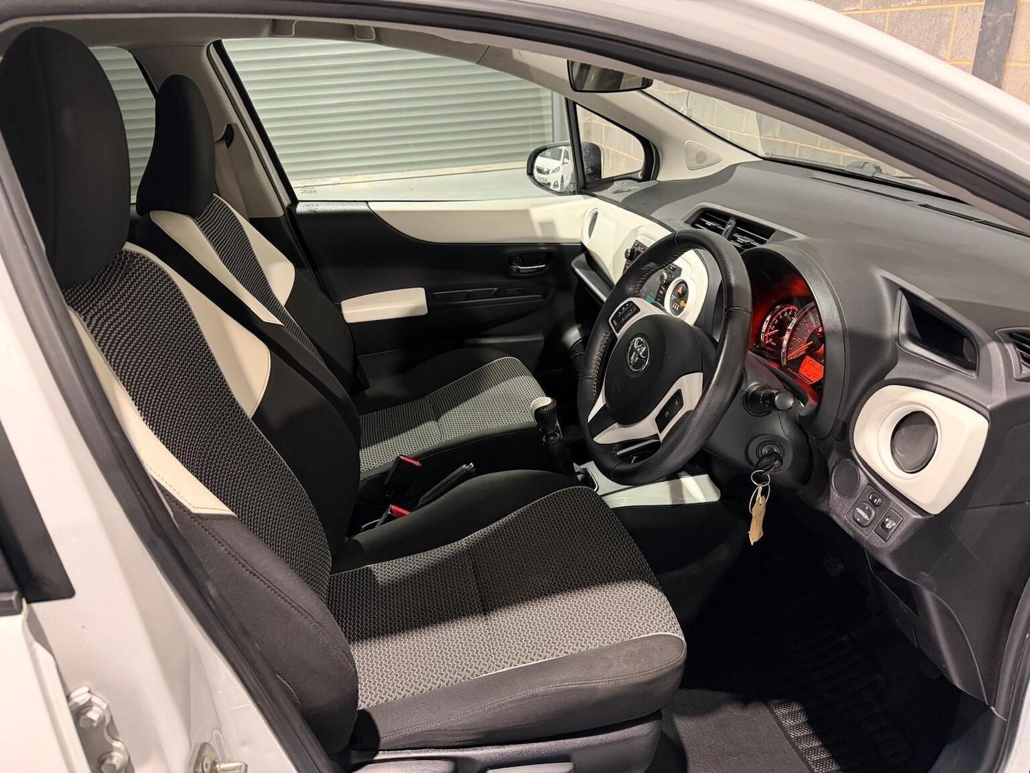 Used Toyota Yaris 2013 for sale - 77113118: Photo 14