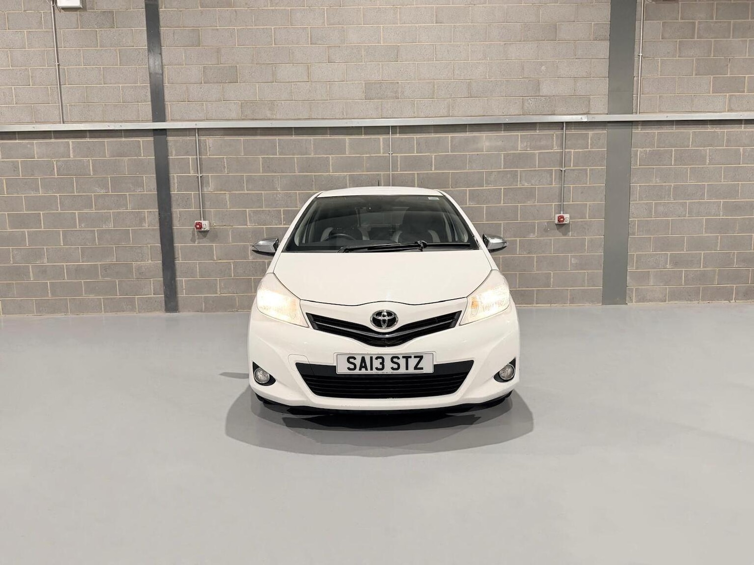 Used Toyota Yaris 2013 for sale - 77113118: Photo 2