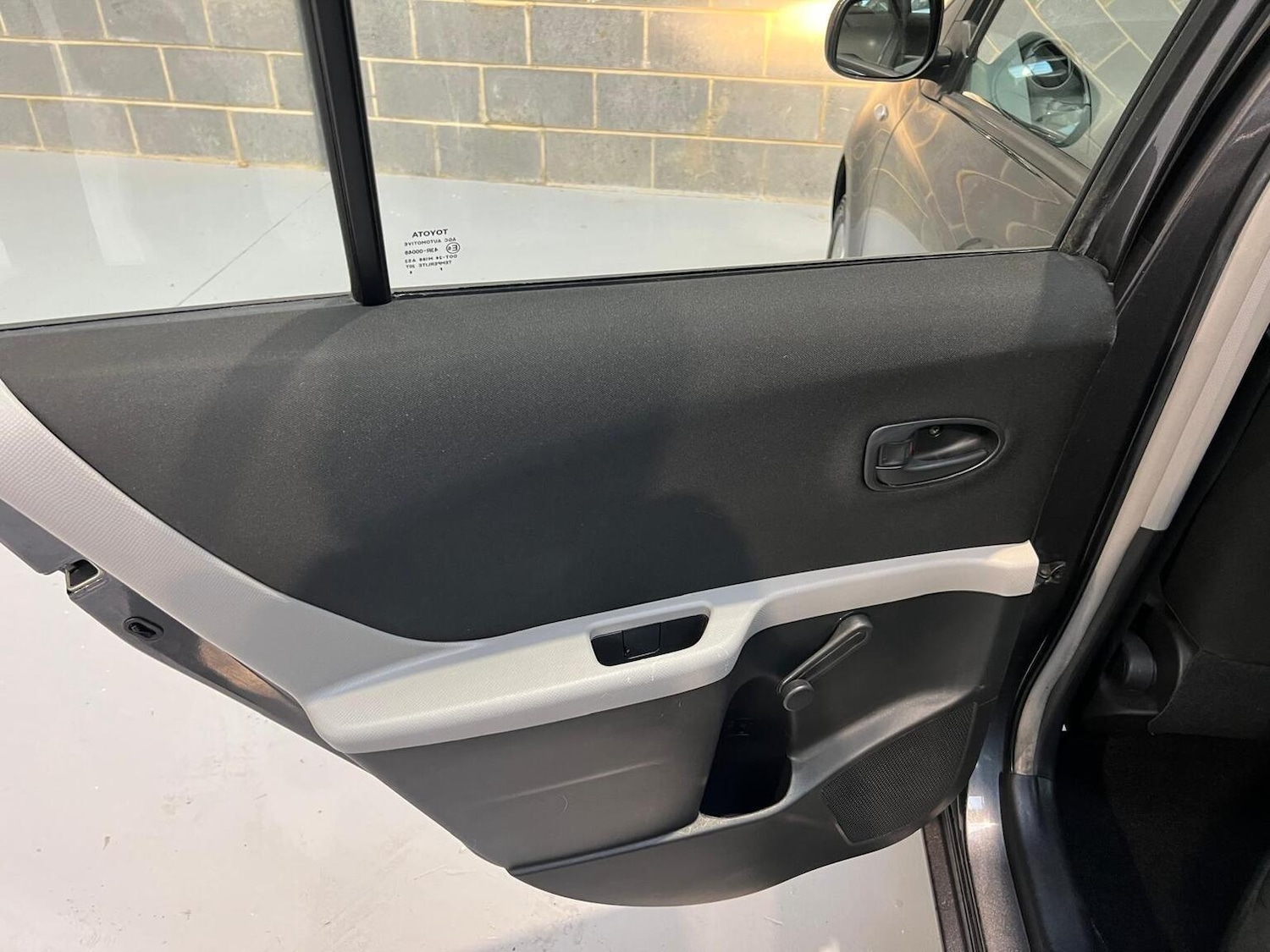 Used Toyota Yaris 2009 for sale - 76945392: Photo 23