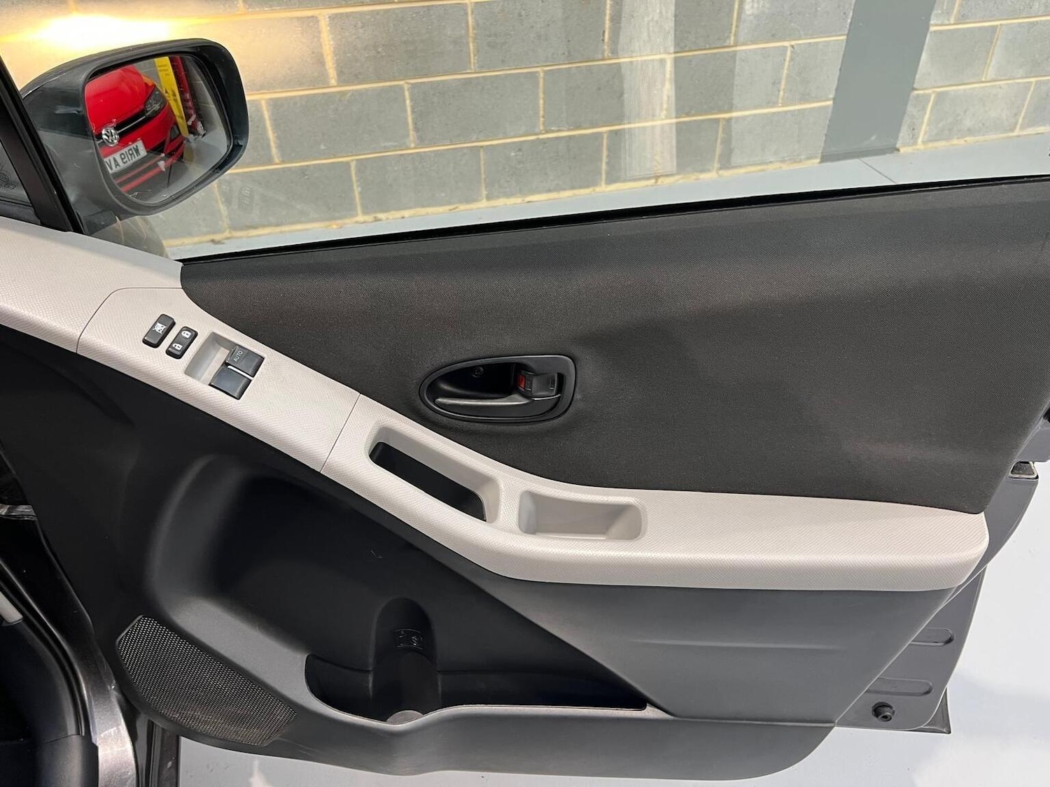 Used Toyota Yaris 2009 for sale - 76945392: Photo 27