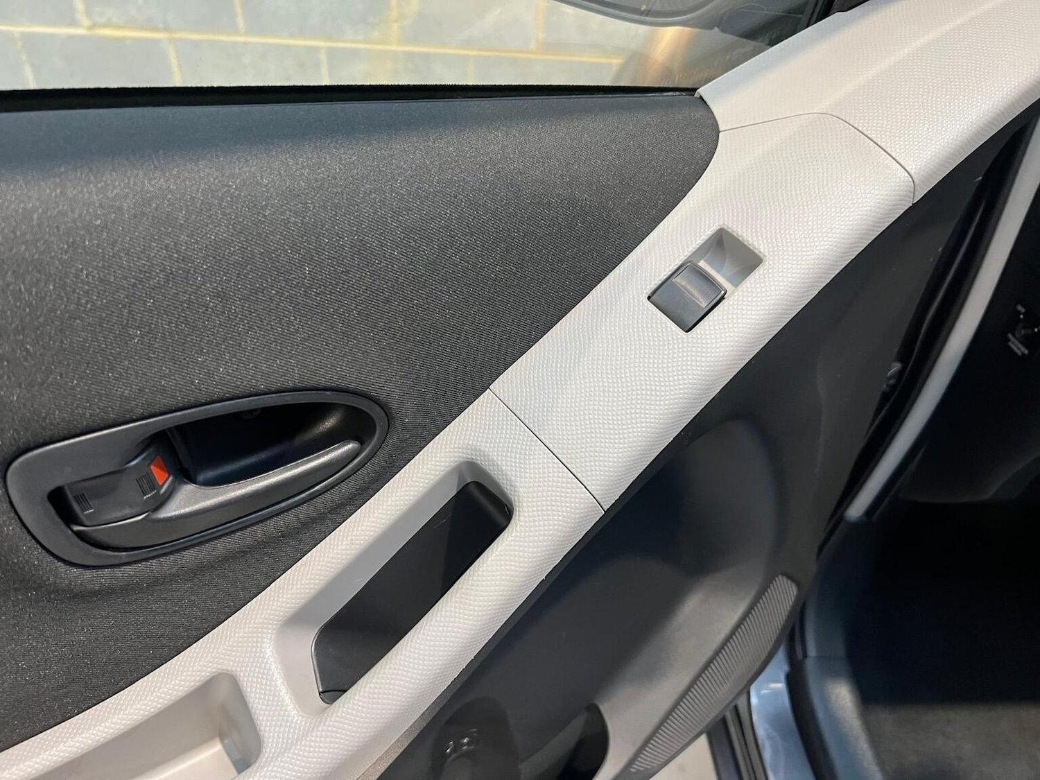 Used Toyota Yaris 2009 for sale - 76945392: Photo 48