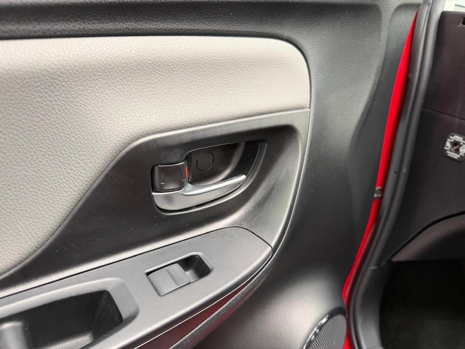 Used Toyota Yaris 2017 for sale - 77595453: Photo 36