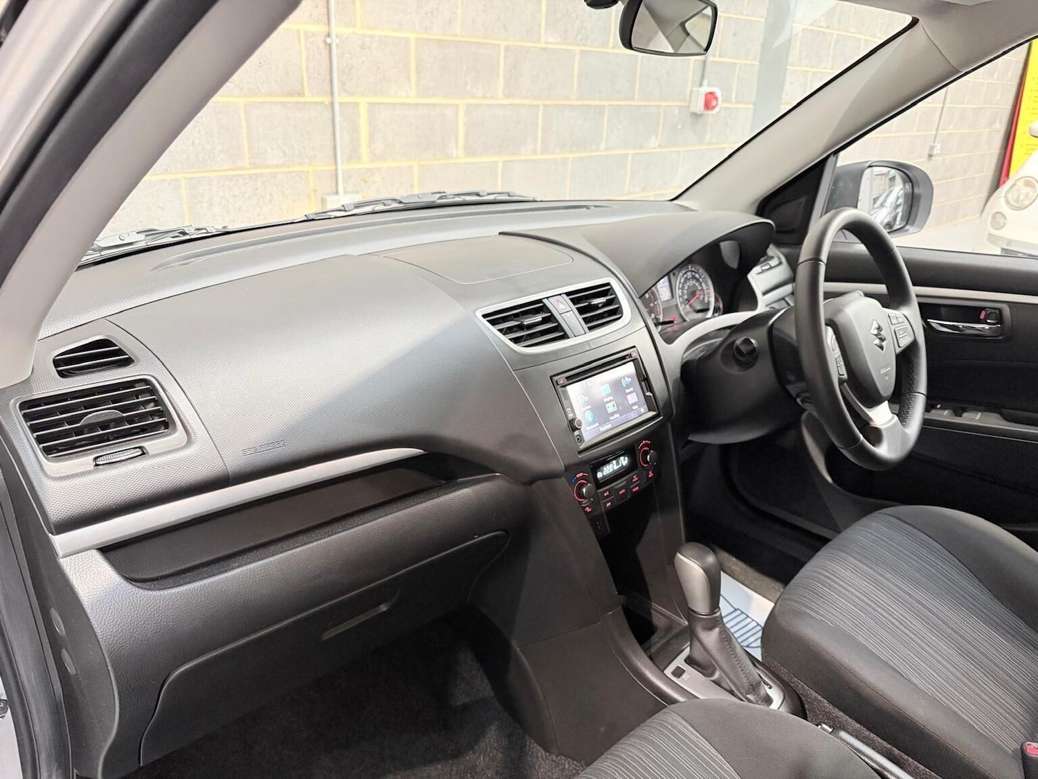 Used Suzuki Swift 2015 for sale - 77629090: Photo 10