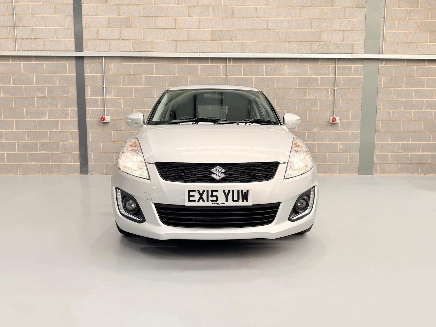 Used Suzuki Swift 2015 for sale - 77629090: Photo 2