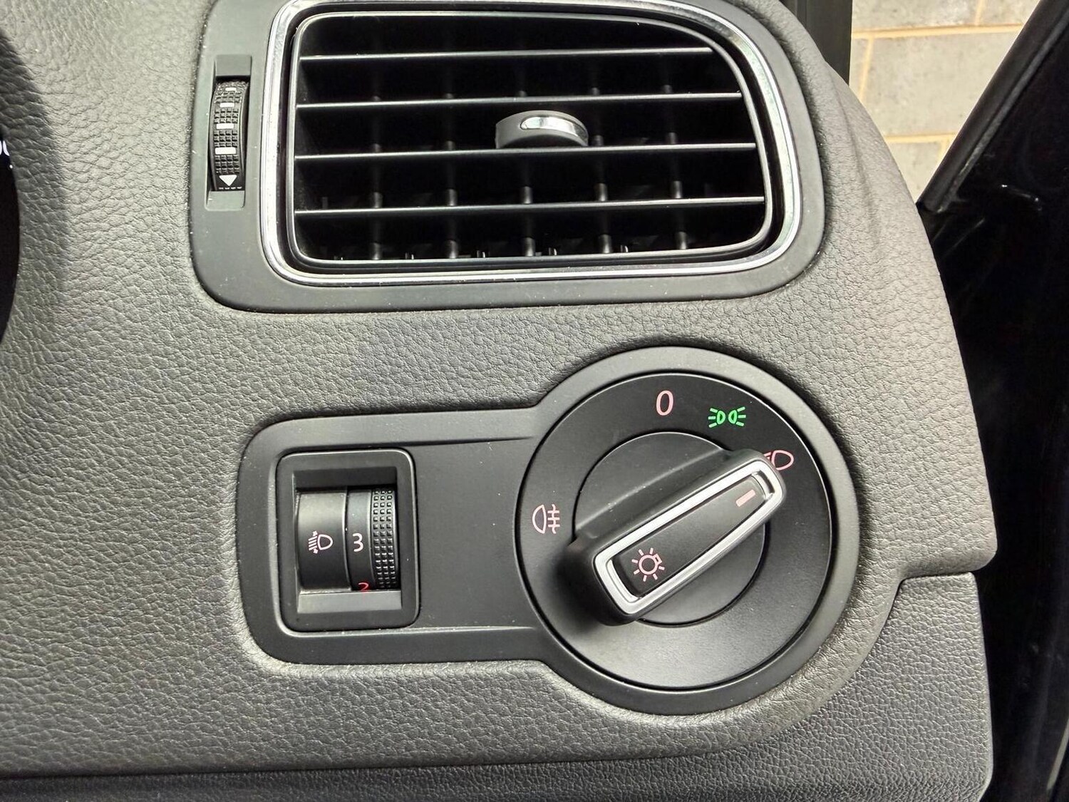 Used Volkswagen Polo 2015 for sale - 78197981: Photo 24