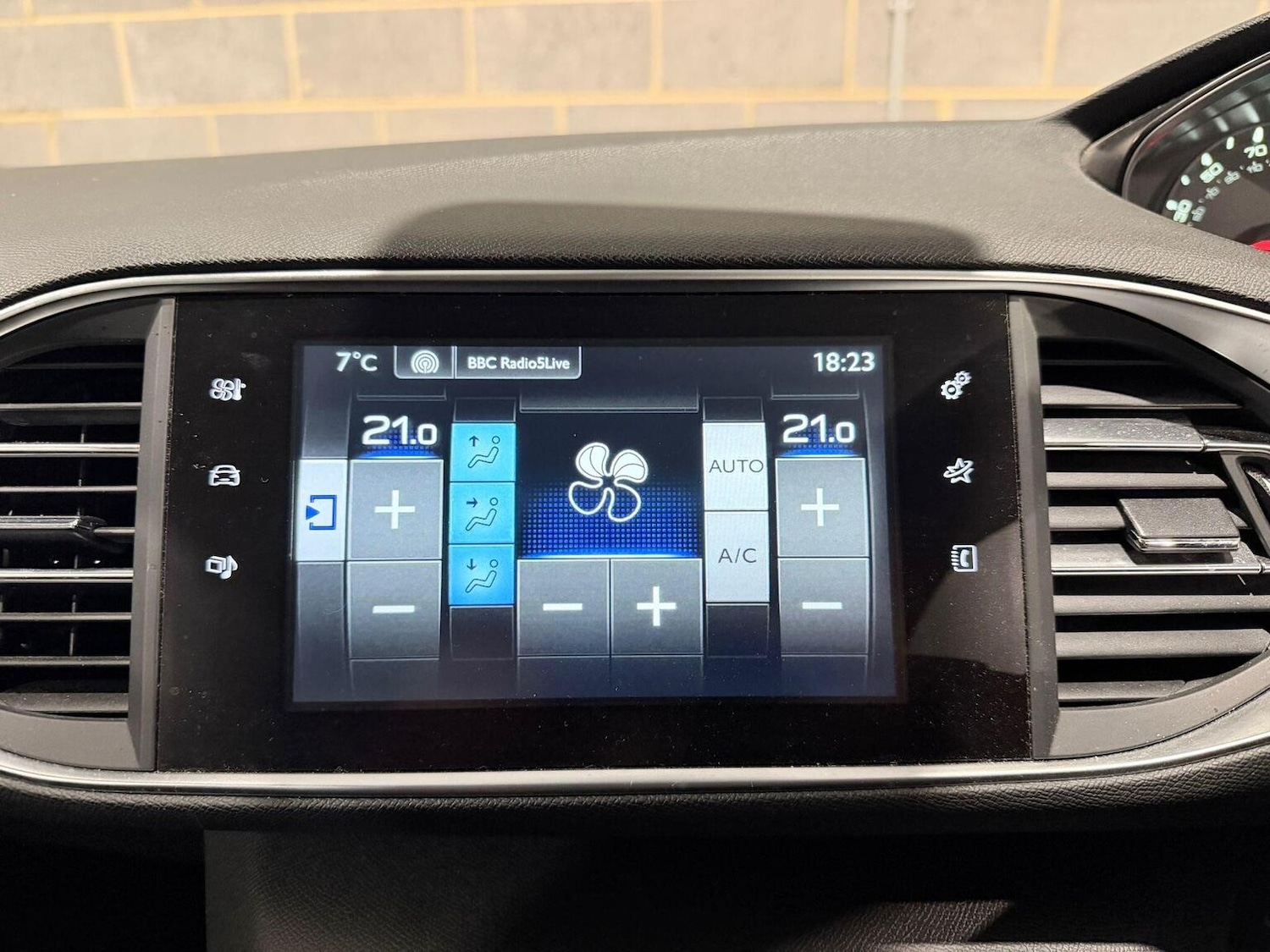 Used Peugeot 308 2015 for sale - 77077137: Photo 43