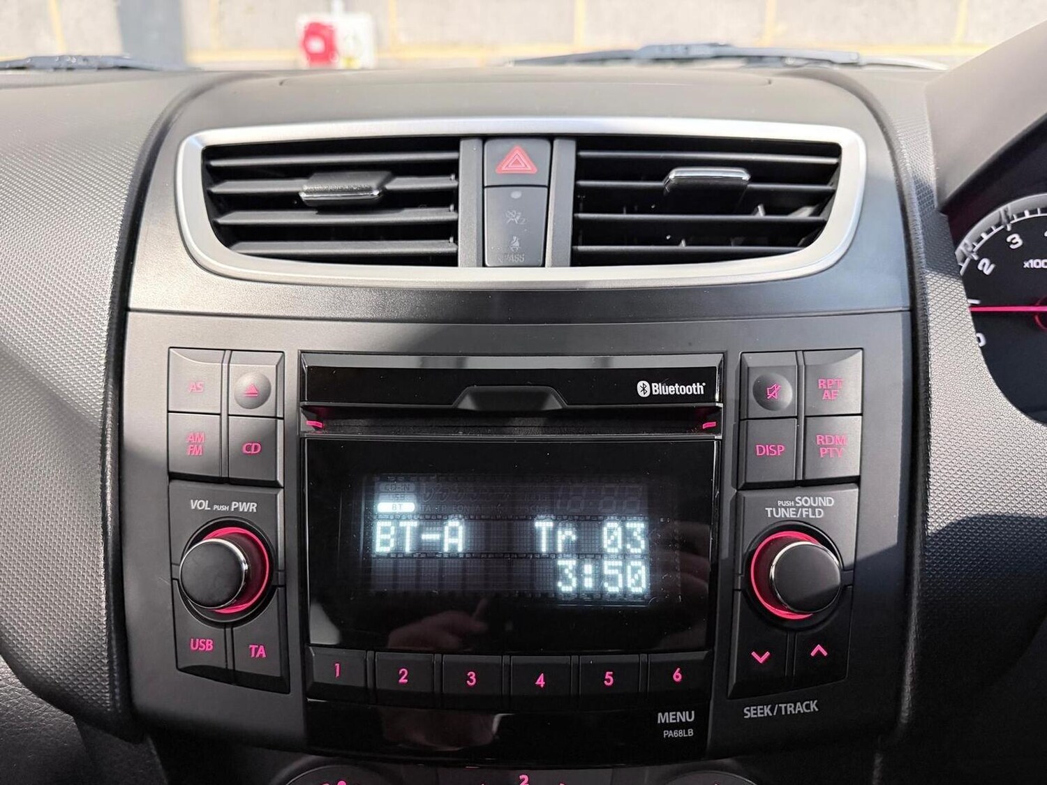 Used Suzuki Swift 2014 for sale - 78197946: Photo 35