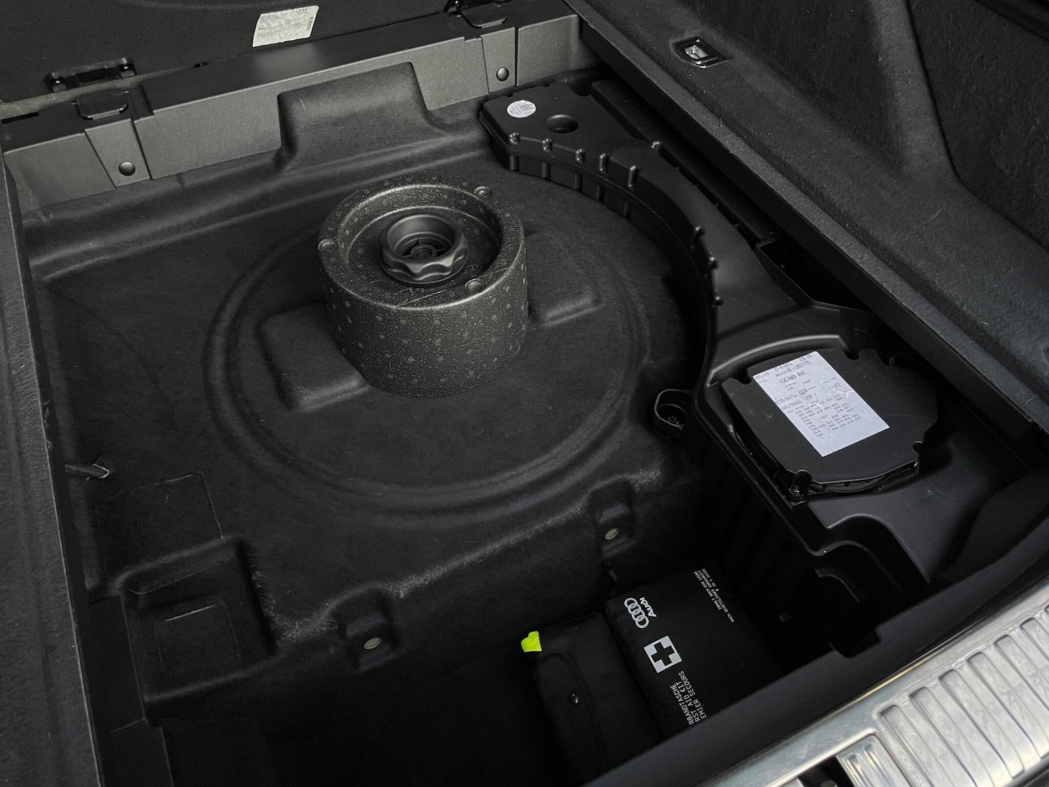 Used Audi e-tron 2020 for sale - 77793574: Photo 99