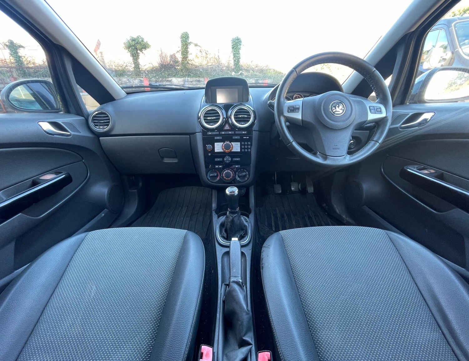 Used Vauxhall Corsa 2010 for sale - 77081776: Photo 2