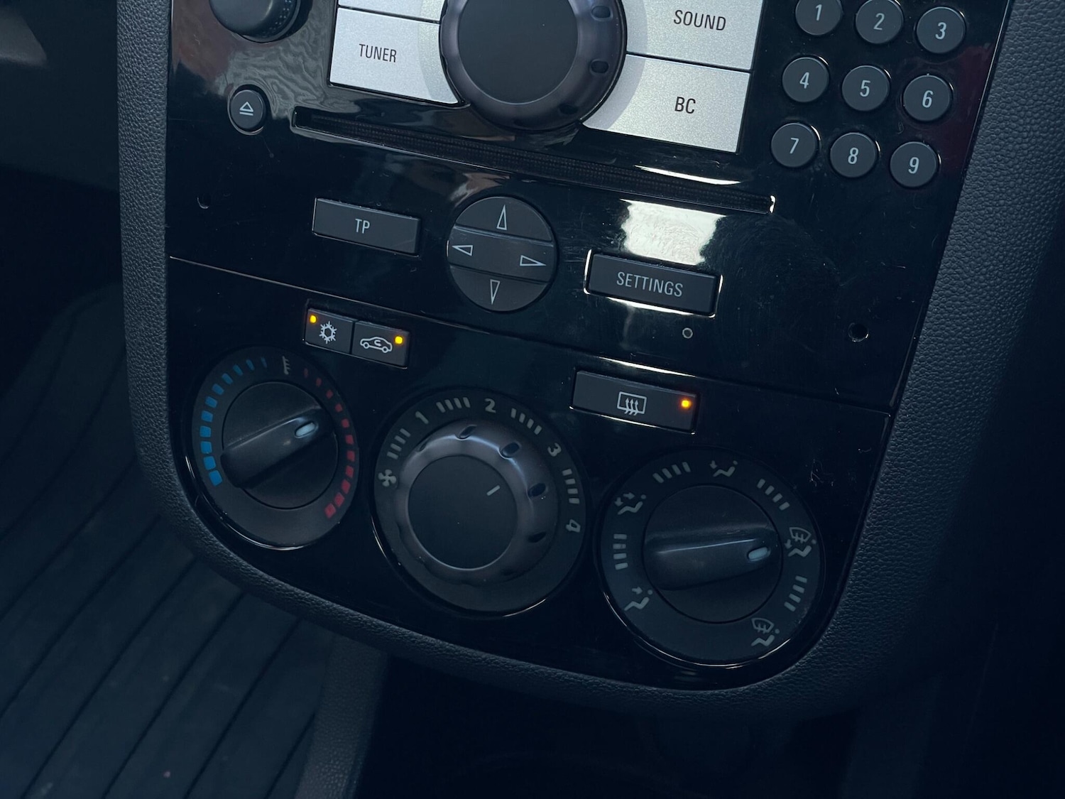 Used Vauxhall Corsa 2010 for sale - 77081776: Photo 25