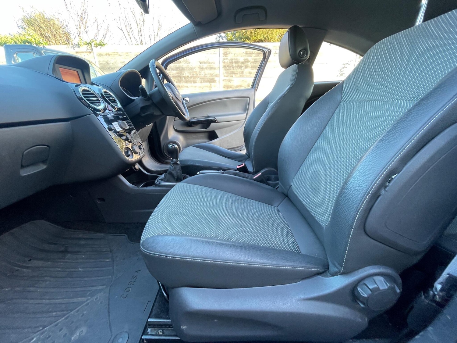 Used Vauxhall Corsa 2010 for sale - 77081776: Photo 27