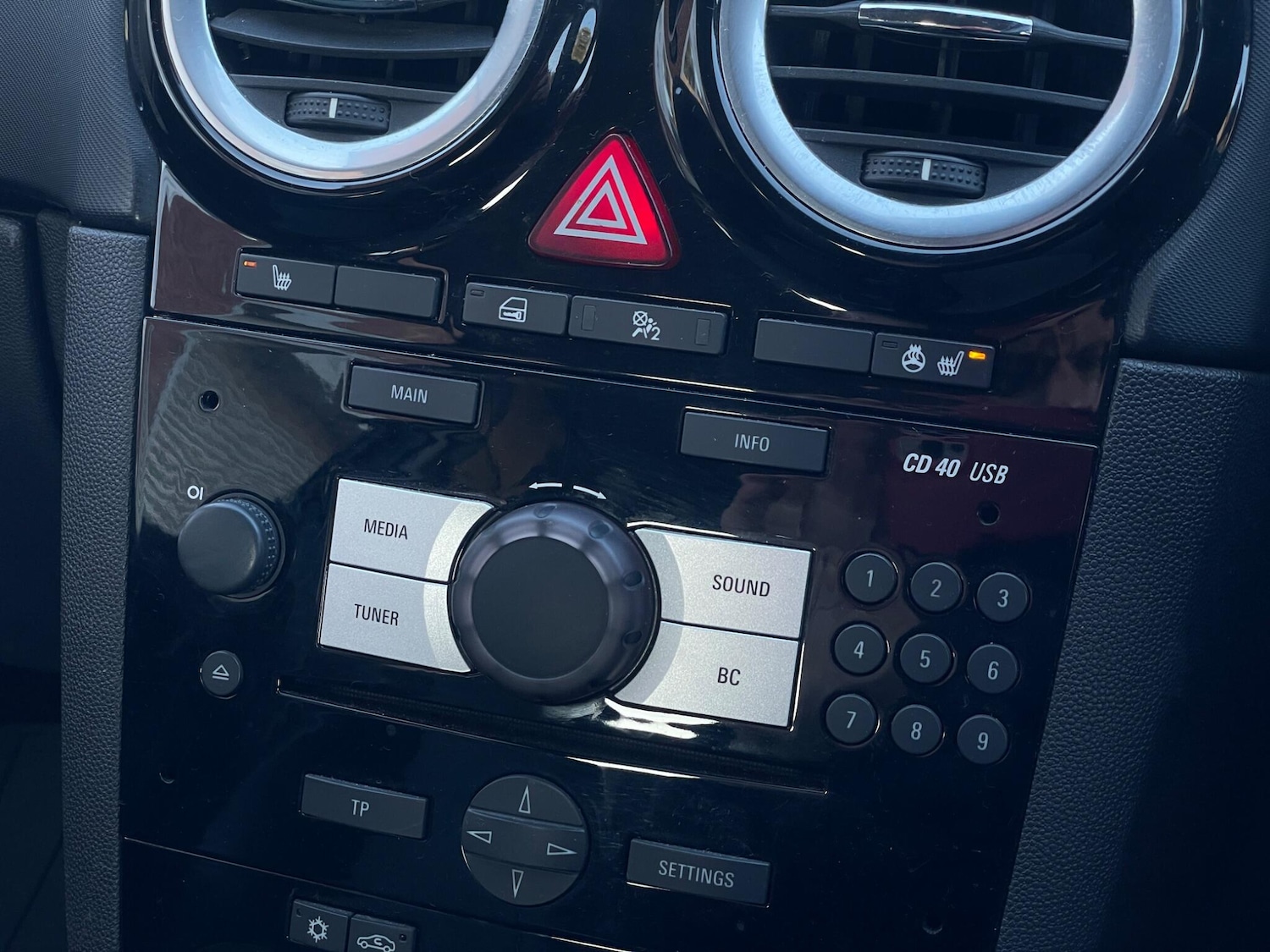 Used Vauxhall Corsa 2010 for sale - 77081776: Photo 3