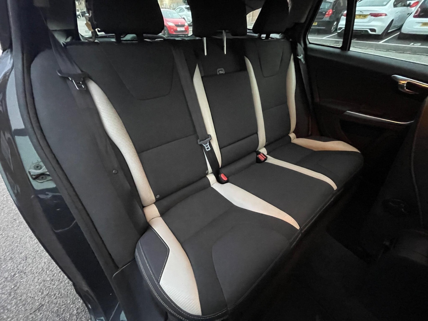 Used Volvo V60 2013 for sale - 76647655: Photo 12