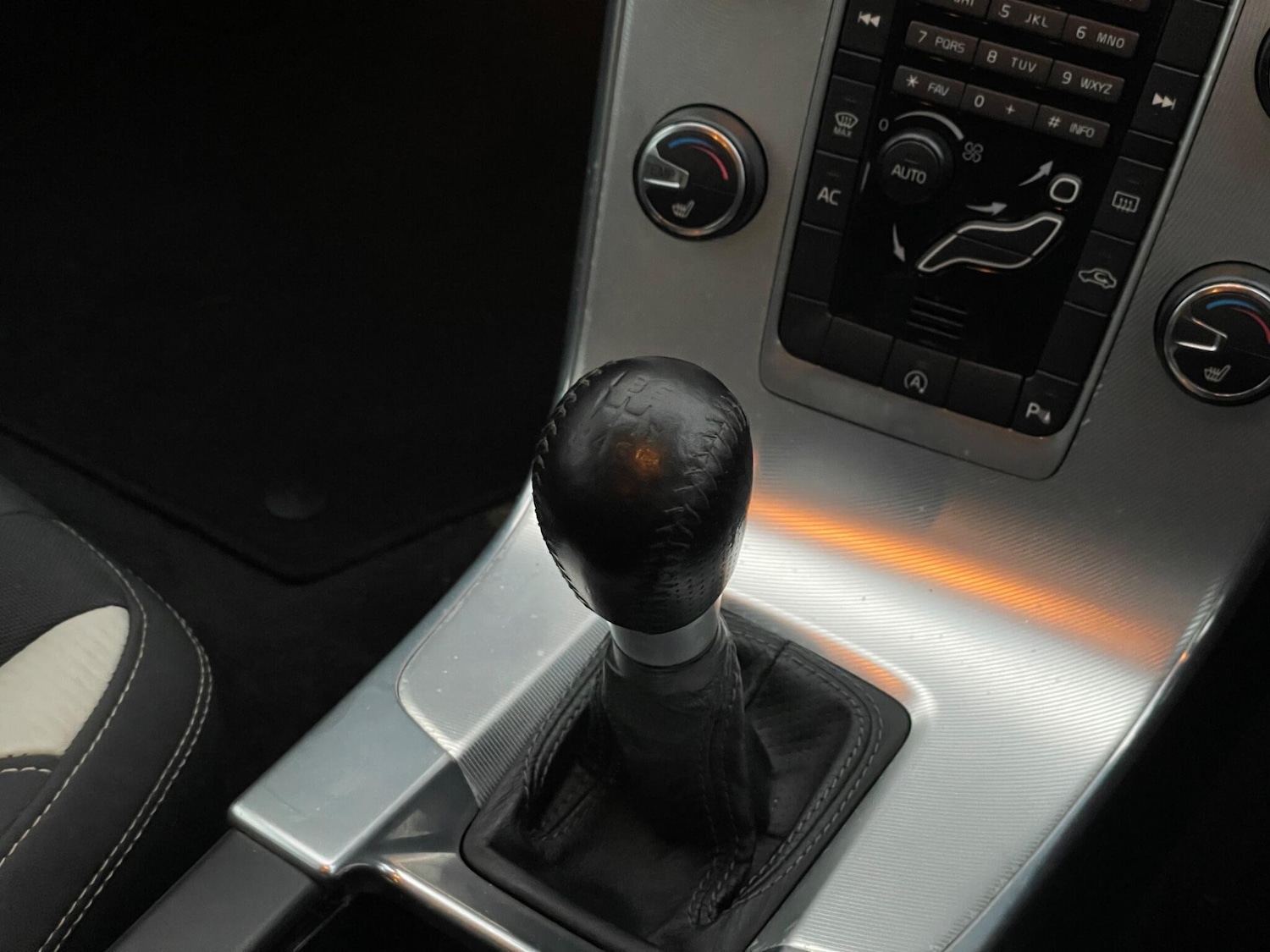 Used Volvo V60 2013 for sale - 76647655: Photo 18