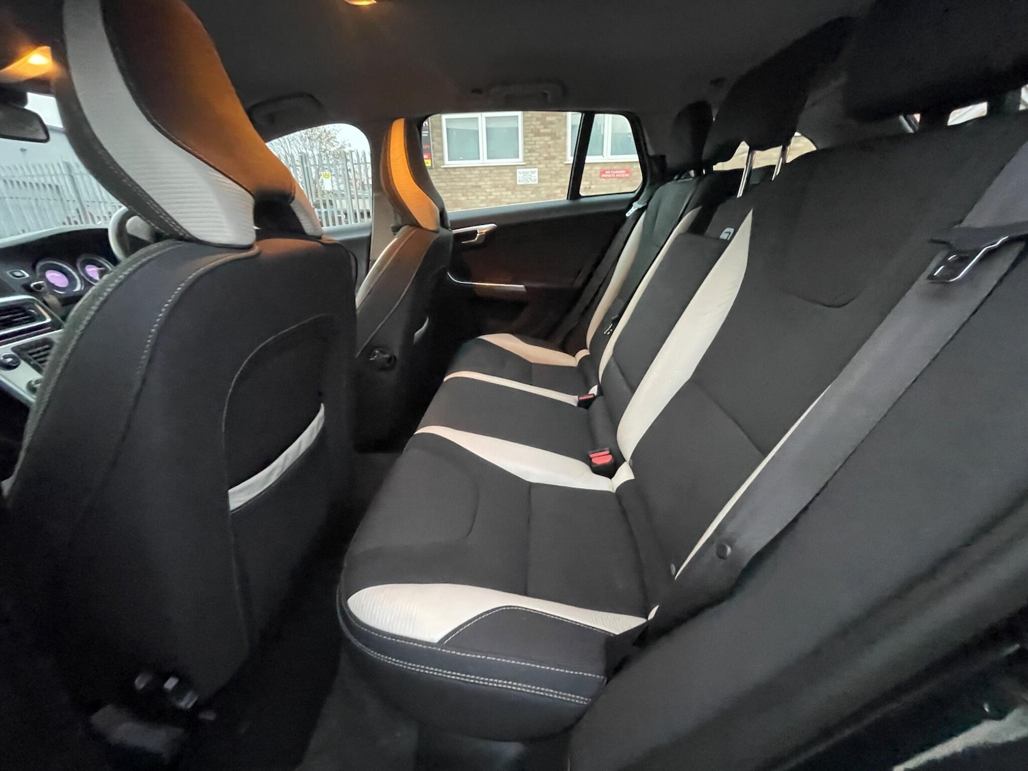 Used Volvo V60 2013 for sale - 76647655: Photo 19
