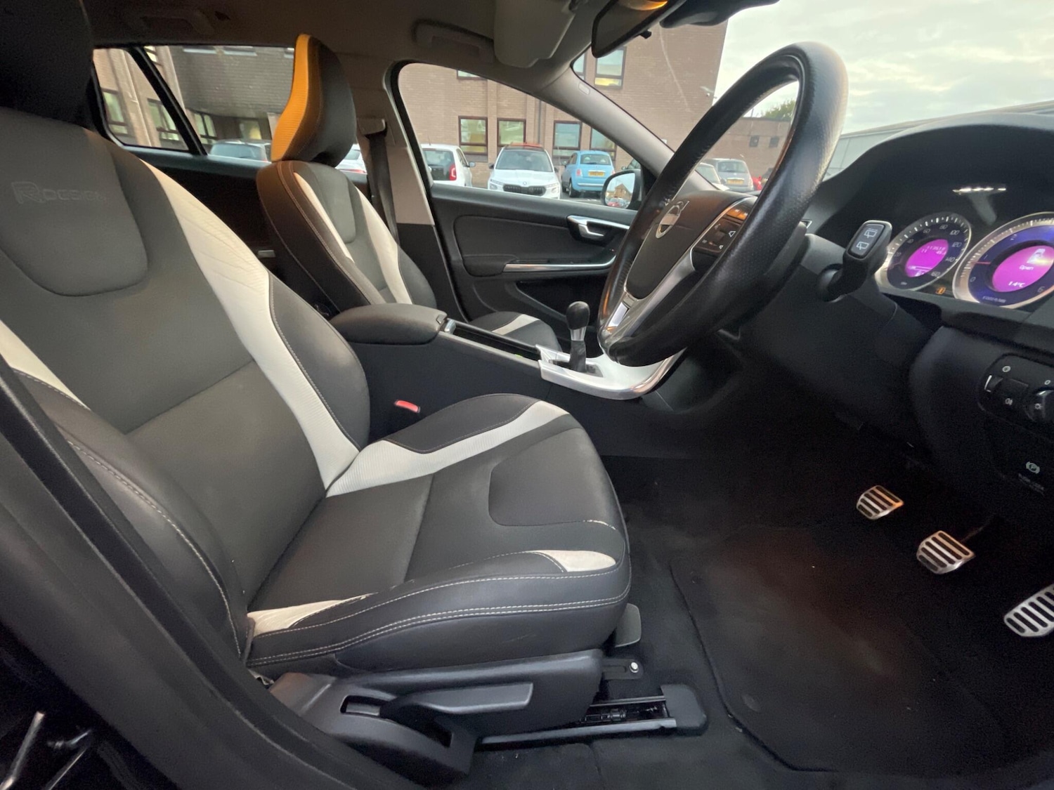 Used Volvo V60 2013 for sale - 76647655: Photo 21