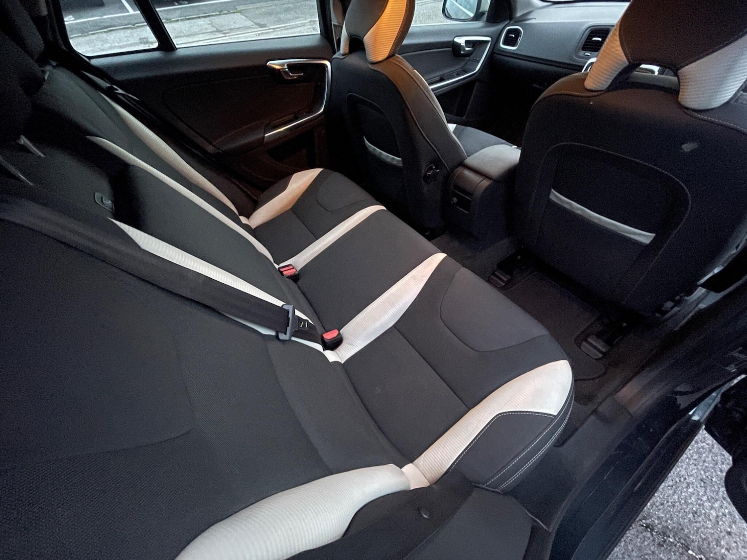 Used Volvo V60 2013 for sale - 76647655: Photo 22