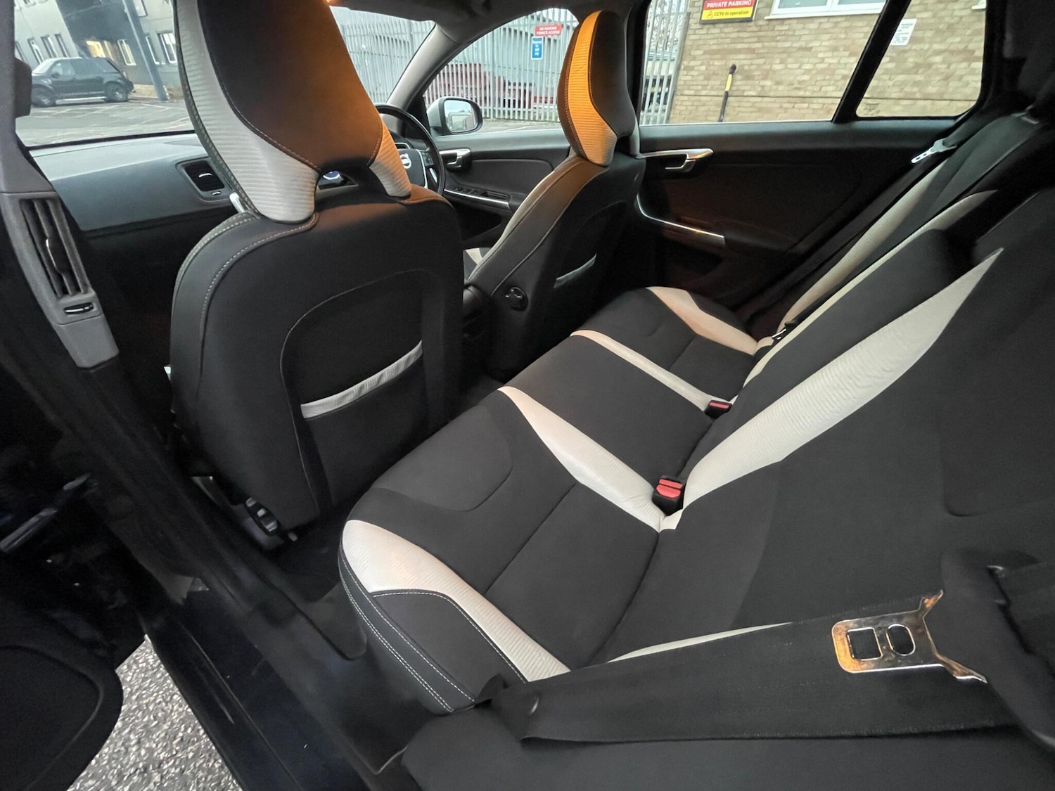 Used Volvo V60 2013 for sale - 76647655: Photo 24