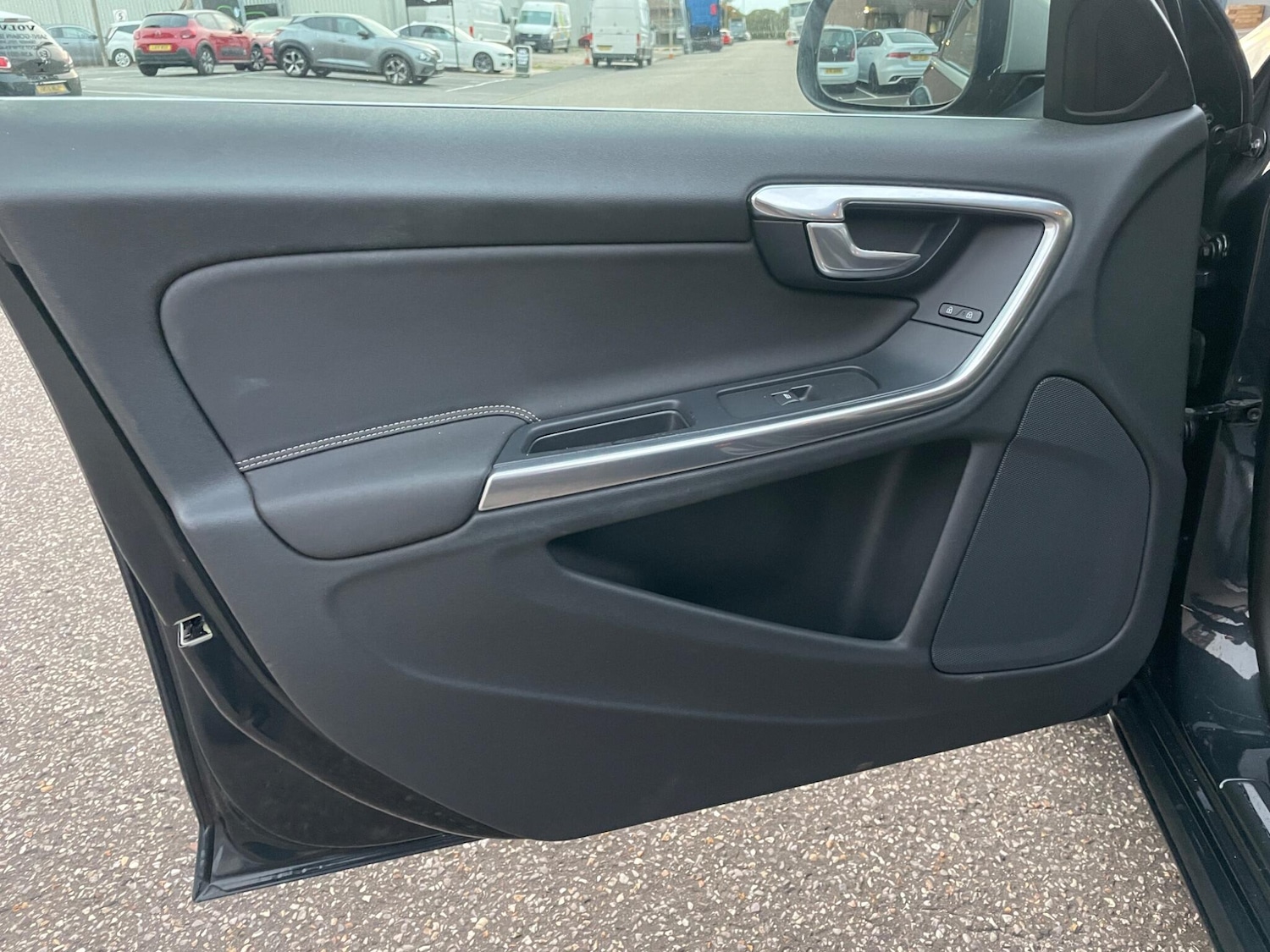 Used Volvo V60 2013 for sale - 76647655: Photo 32