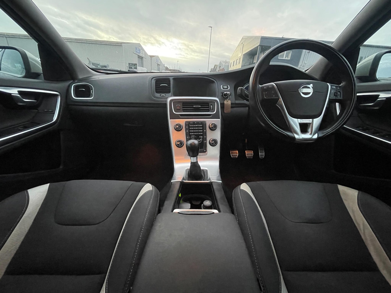 Used Volvo V60 2013 for sale - 76647655: Photo 4