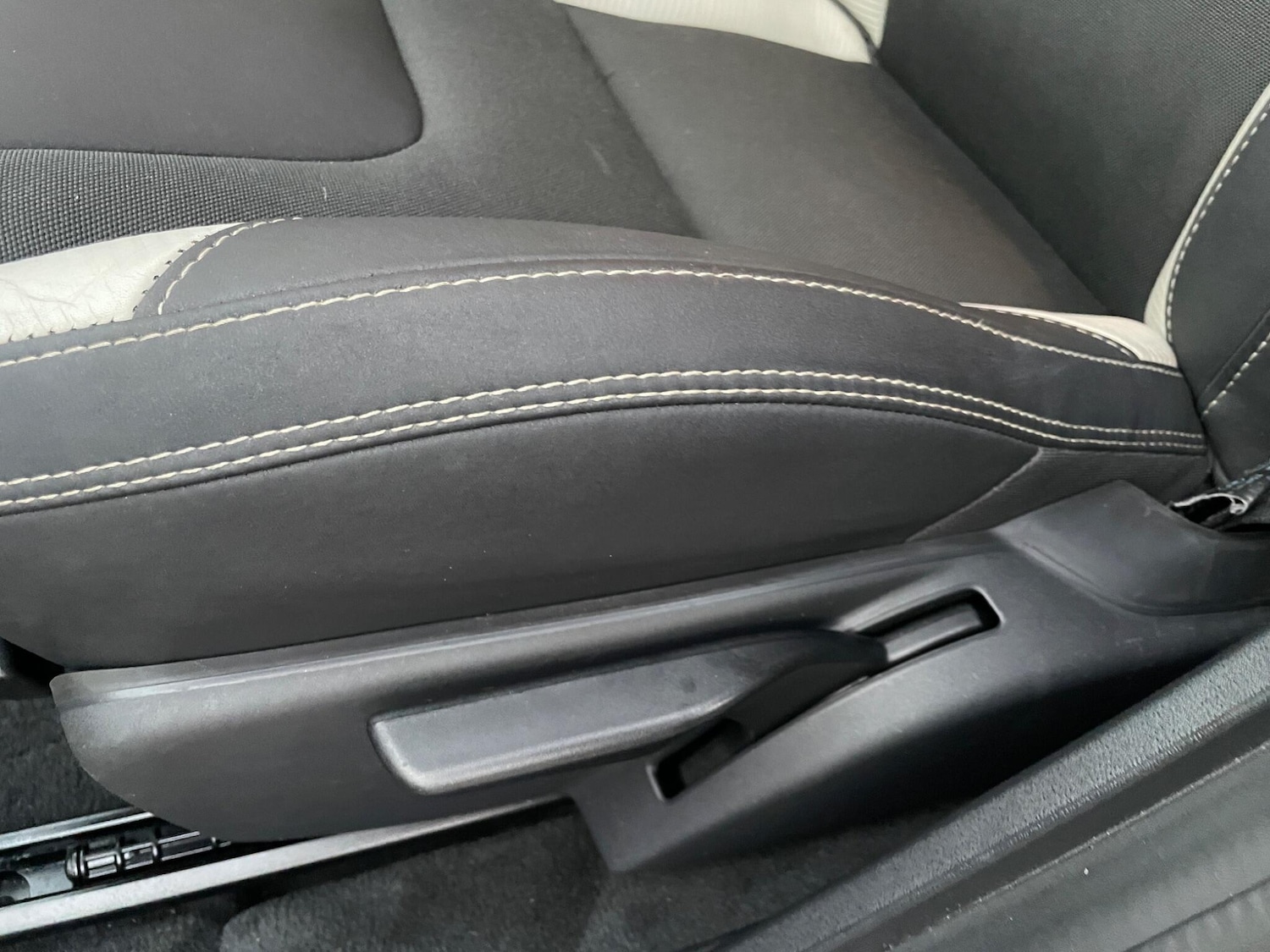 Used Volvo V60 2013 for sale - 76647655: Photo 61