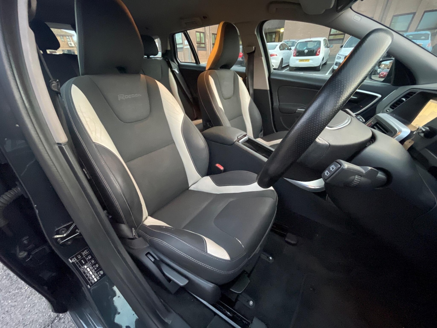 Used Volvo V60 2013 for sale - 76647655: Photo 8