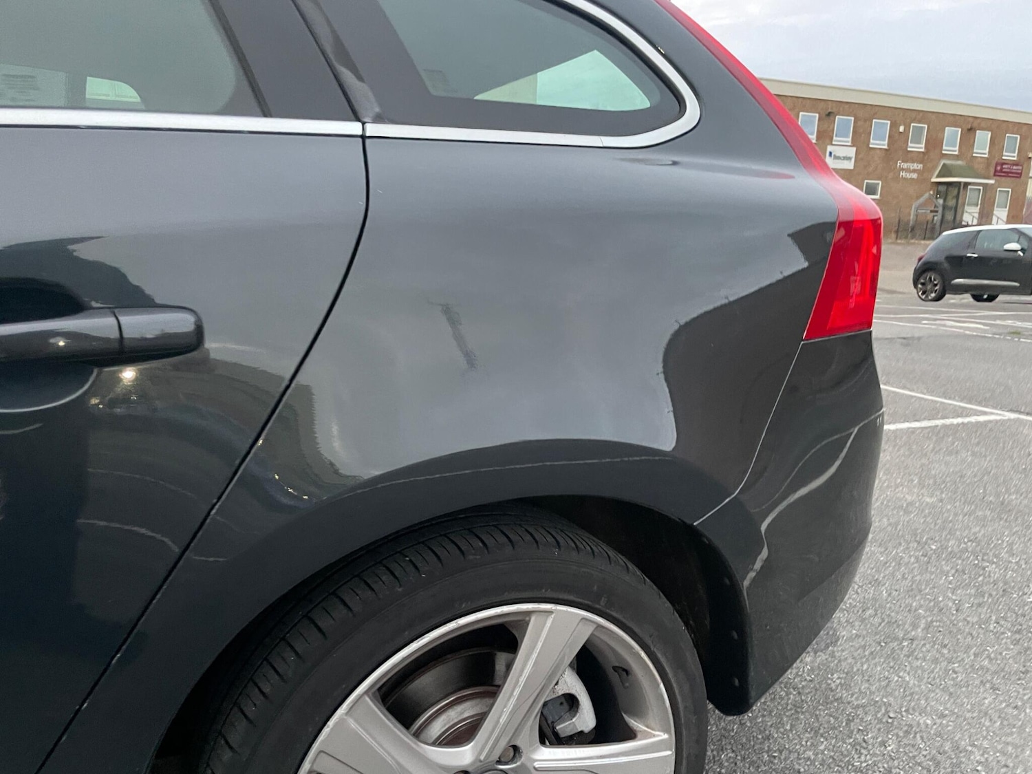 Used Volvo V60 2013 for sale - 76647655: Photo 92