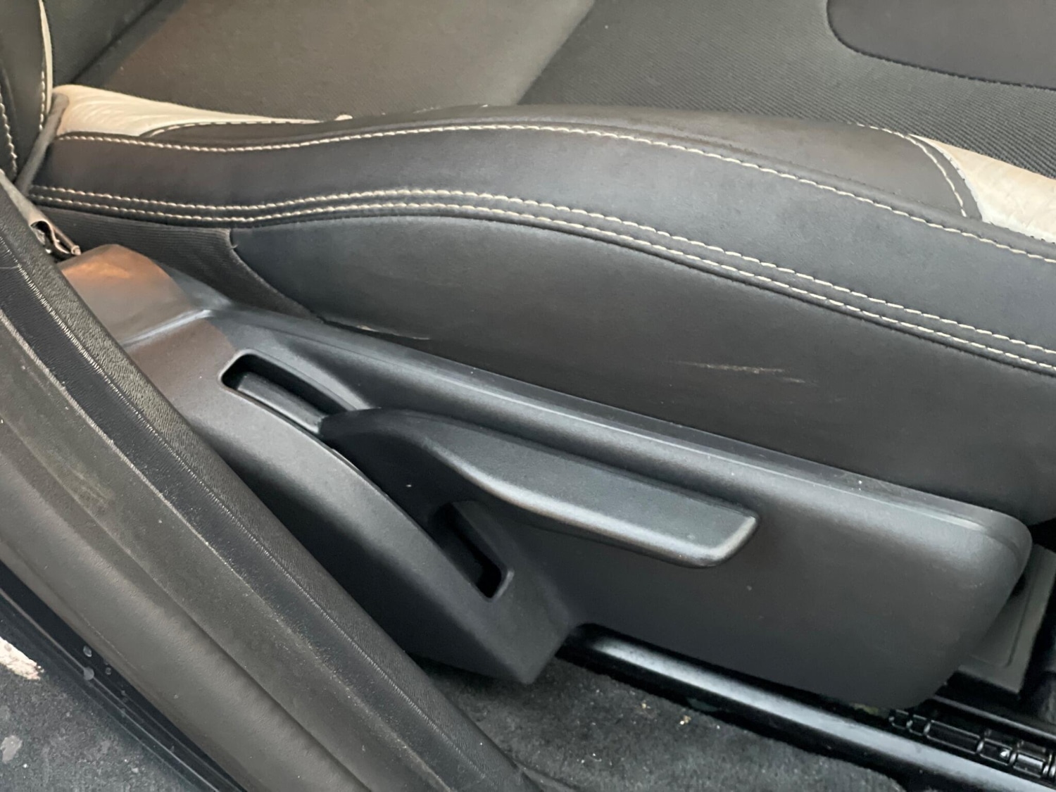 Used Volvo V60 2013 for sale - 76647655: Photo 99