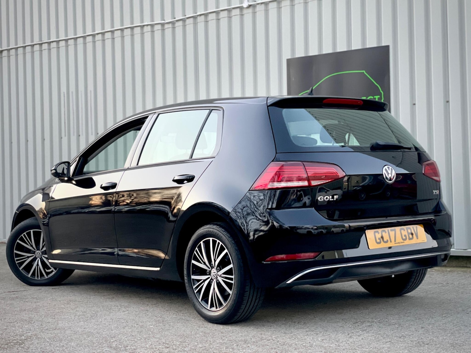 Used Volkswagen Golf 2017 for sale - 78019714: Photo 3