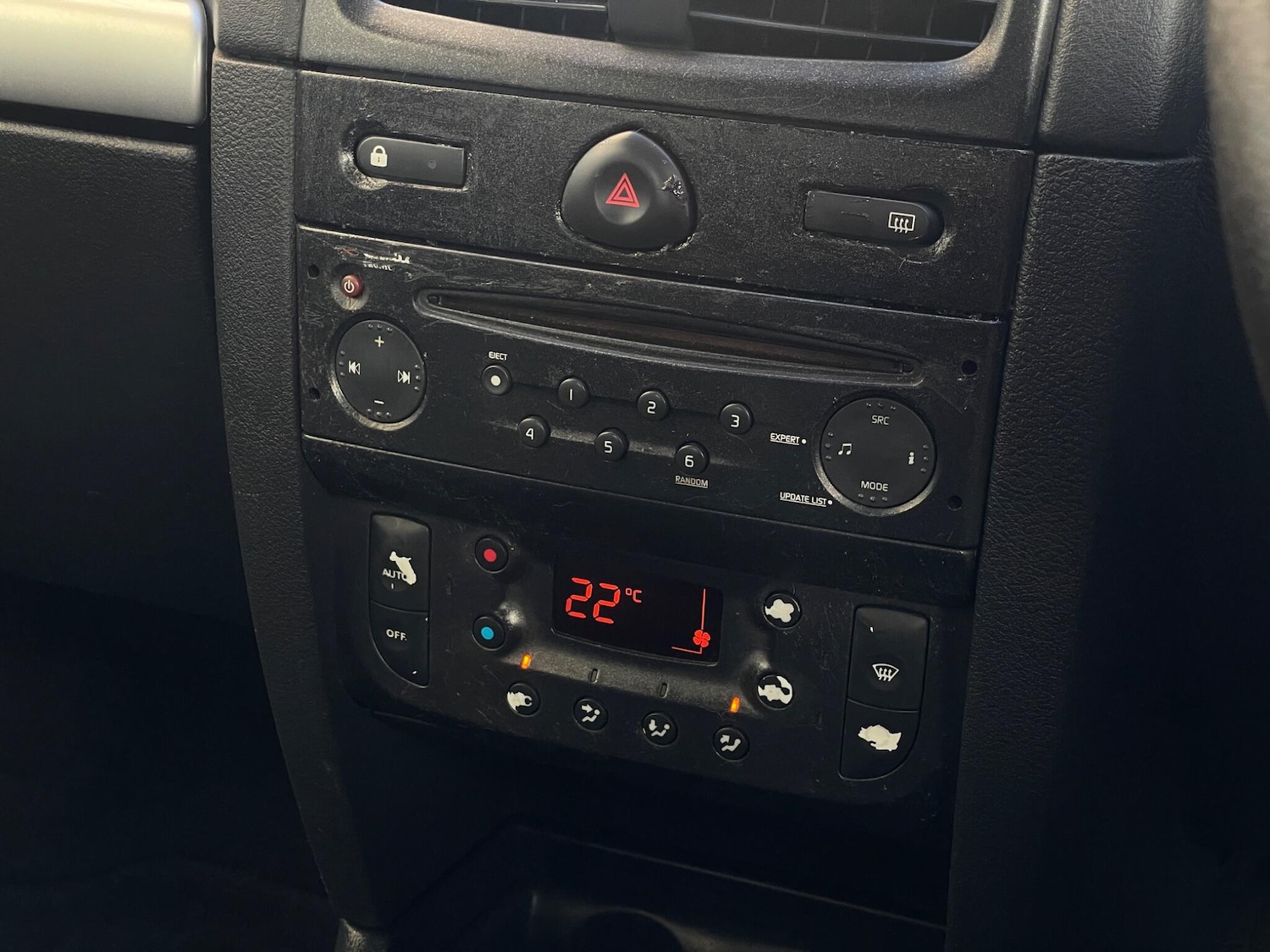 Used Renault Clio 2005 for sale - 76658348: Photo 19