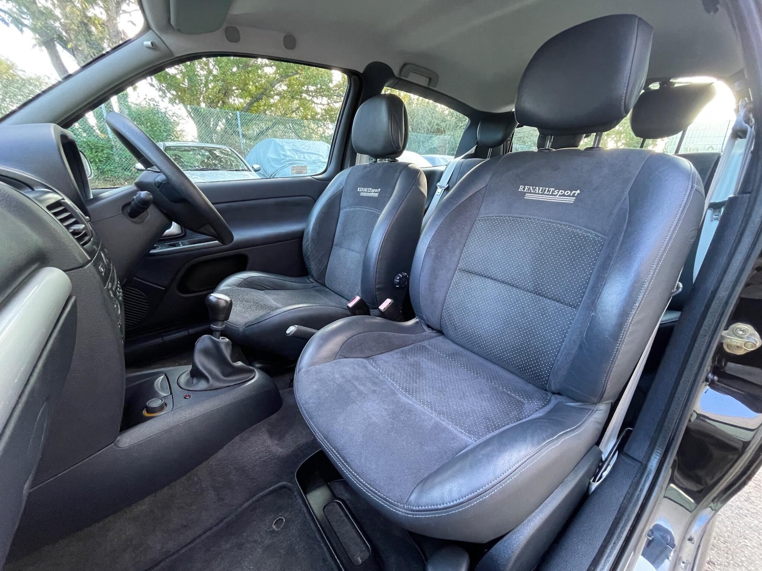 Used Renault Clio 2005 for sale - 76658348: Photo 38