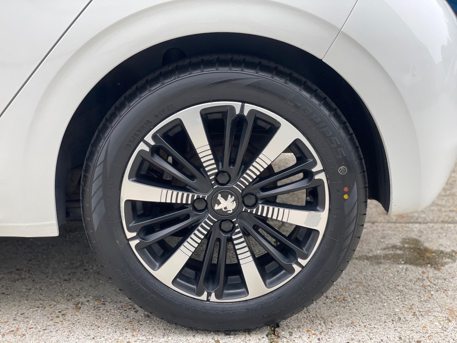 Used Peugeot 208 2018 for sale - 76645637: Photo 14