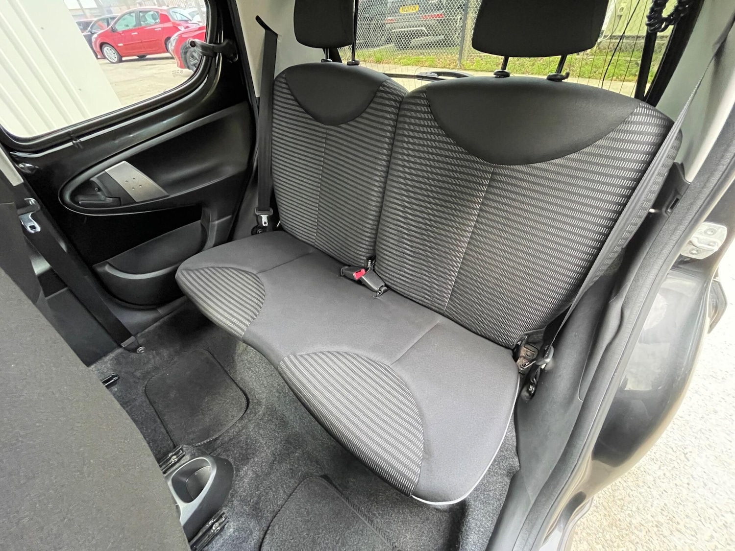 Used Peugeot 107 2013 for sale - 76702359: Photo 7