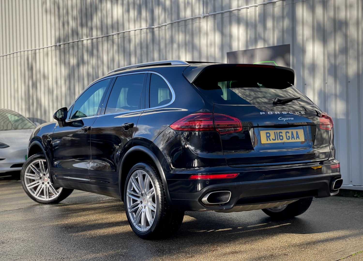 Used Porsche Cayenne 2016 for sale - 76801740: Photo 2