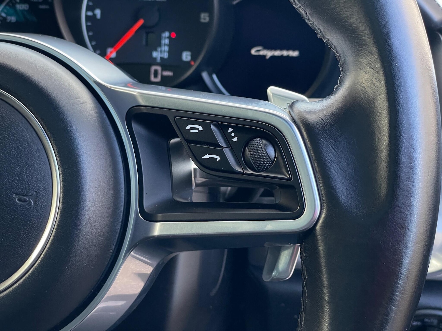 Used Porsche Cayenne 2016 for sale - 76801740: Photo 89