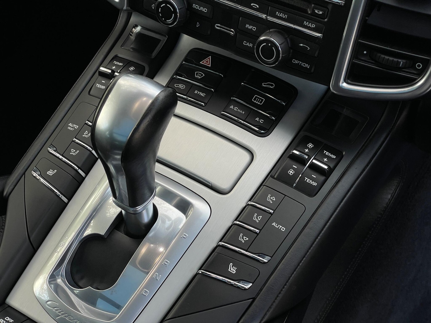 Used Porsche Cayenne 2016 for sale - 76801740: Photo 90